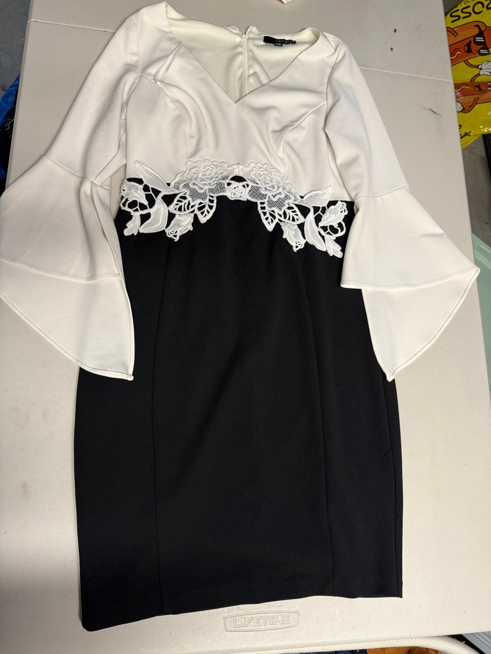Sangria Two-Tone Black and White Lace Trim Crochet Bell-Sleeve Dress 6P EUC